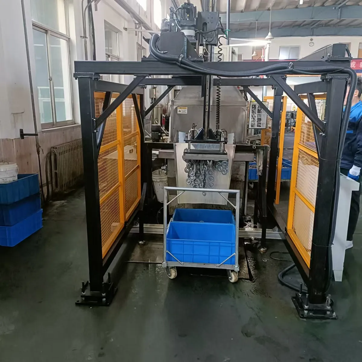 Automatic Feeding Machine – Screw Plate Cleaning 1
